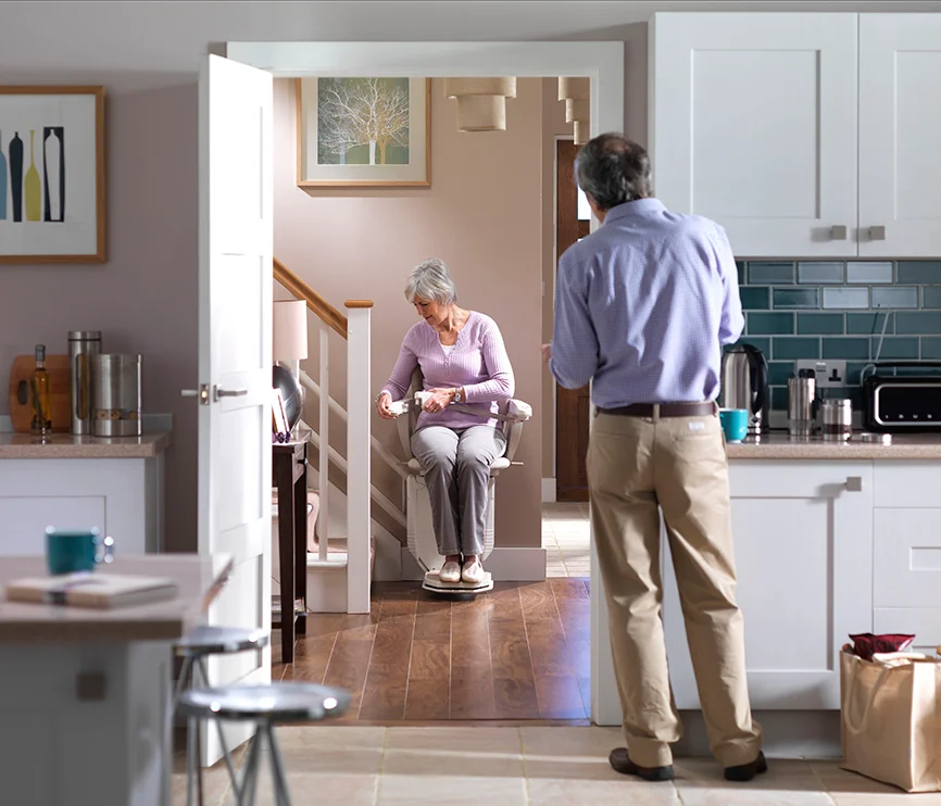 mae filha alteracao monte-escaliers-personnes-agees